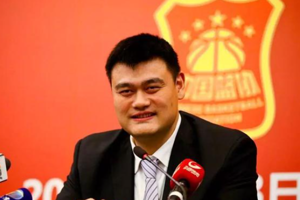 中國籃協(xié)現(xiàn)任主席是誰？